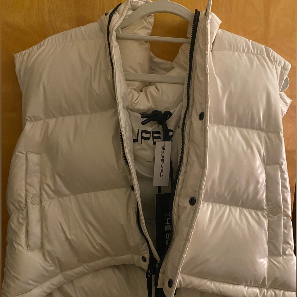 TNA Super puff cropped vest